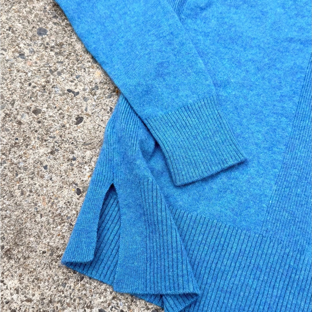 Cynthia Rowley Vibrant Blue Crew Neck Sweater super soft and cozy size M - Picture 4 of 7